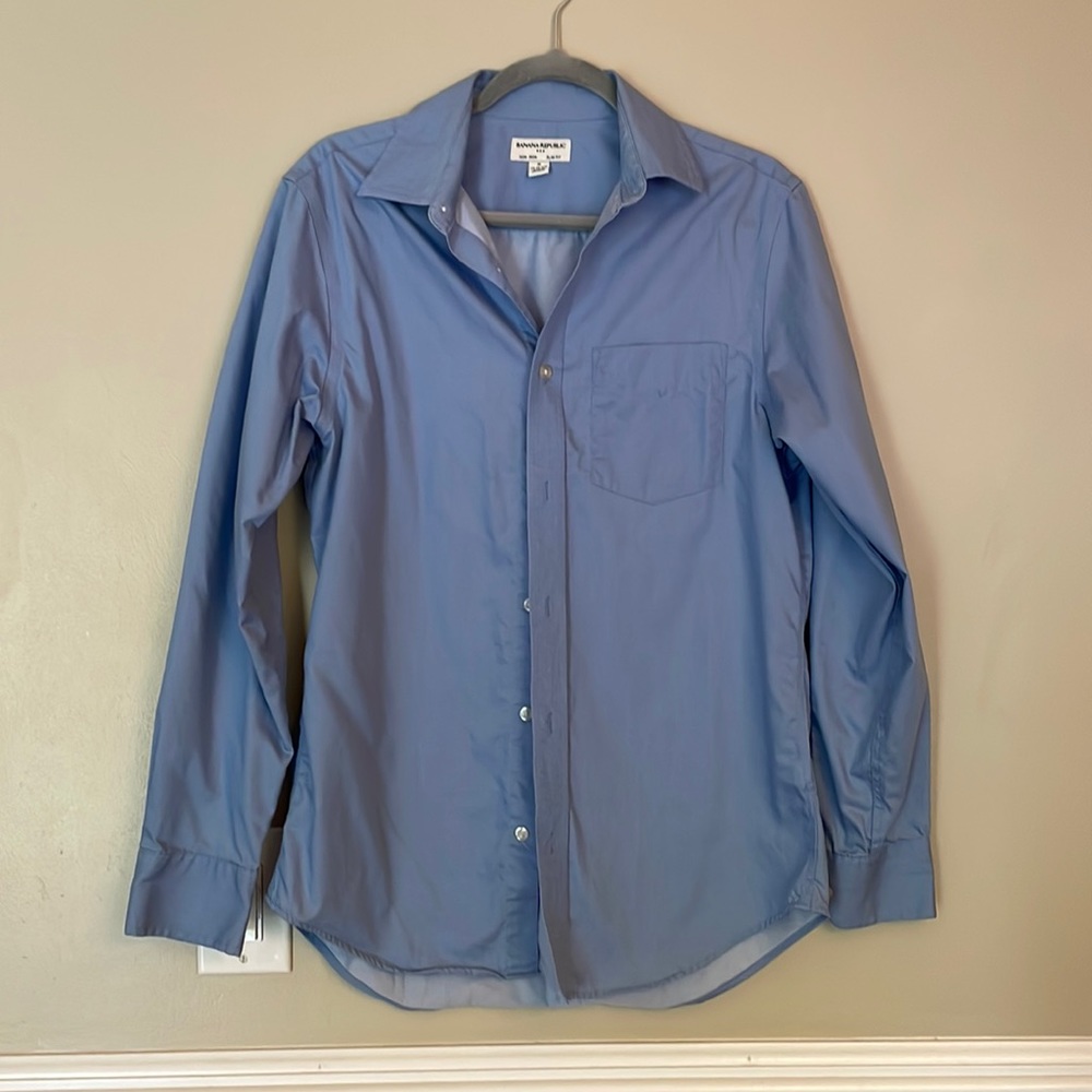 Banana Republic long sleeve button down dress shirt. Size medium.